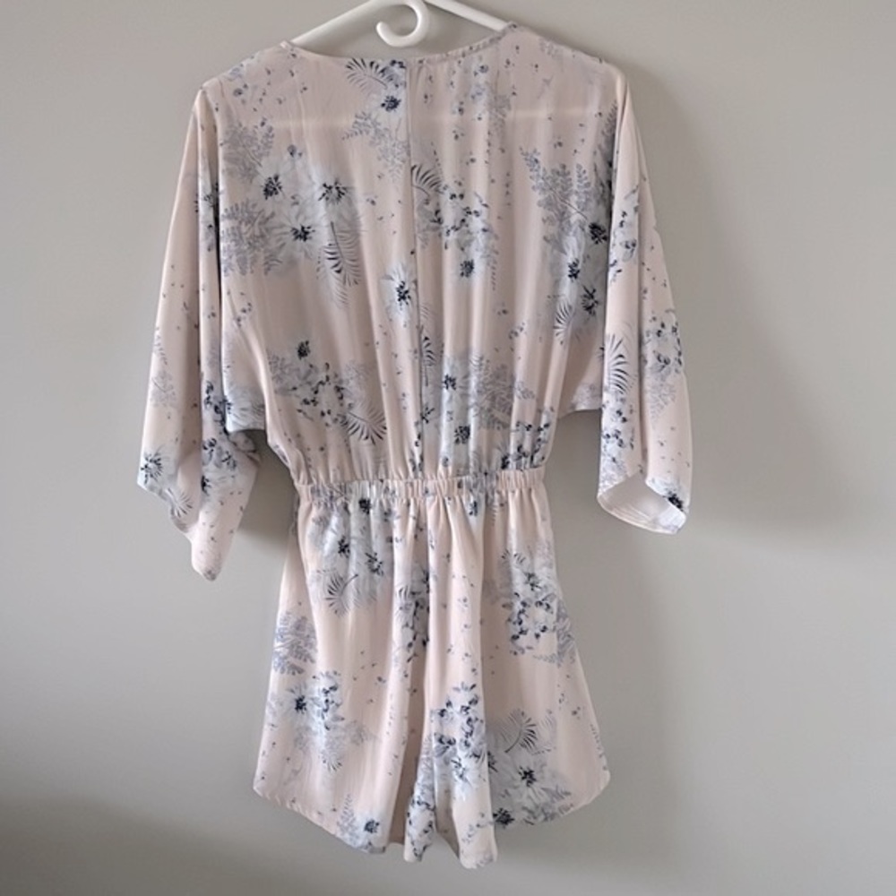 Flower Detail Romper - Picture 3 of 4